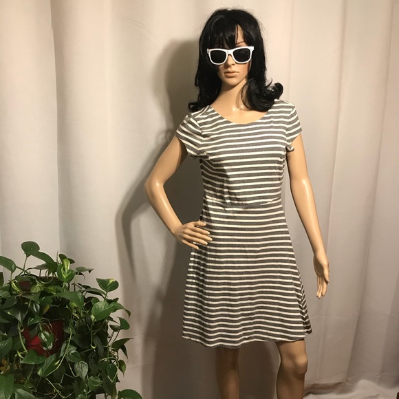 Old Navy Summer Dress - Picture 3 of 8